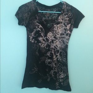 Lacey v-neck T-shirt